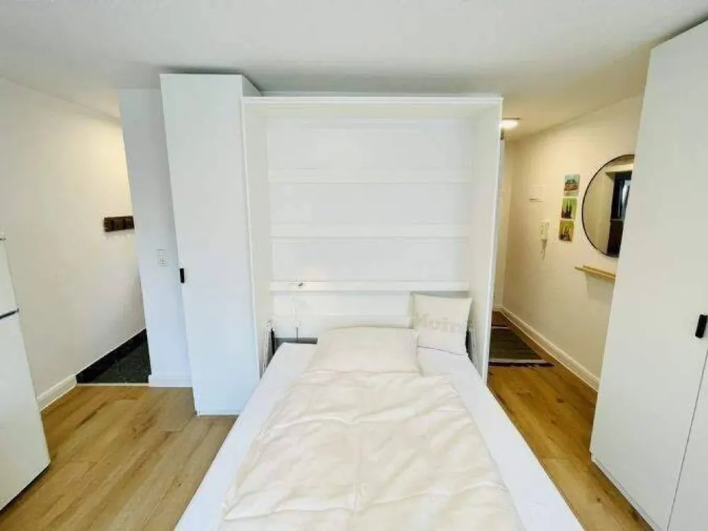 *furnished* In the heart of Bremen, top 1-room apartment with large south-facing balcony!