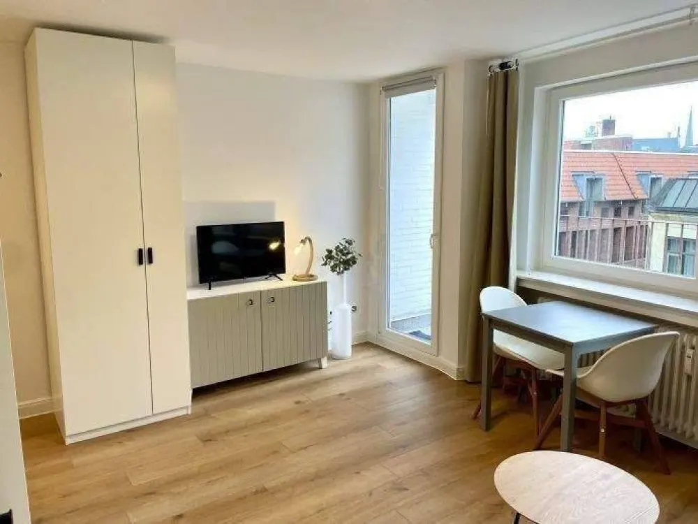 *furnished* In the heart of Bremen, top 1-room apartment with large south-facing balcony!