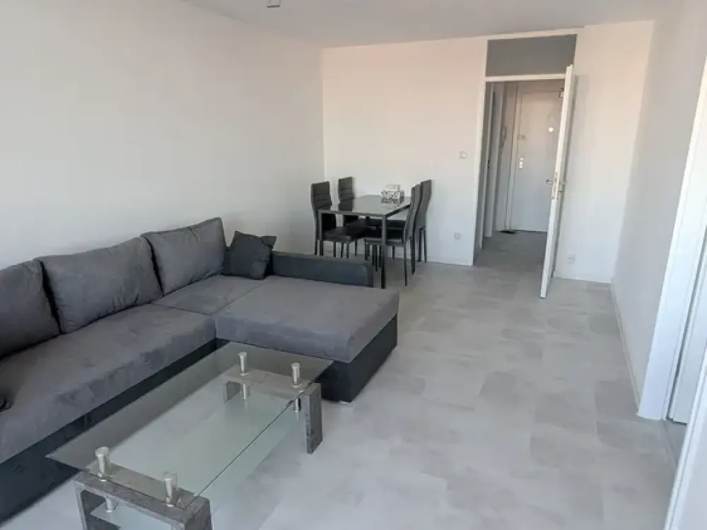 Wohnung im 12. Stock, Traumhafte Aussicht über München- möblierte sanierte 2,5-Zimmer mit Balkon