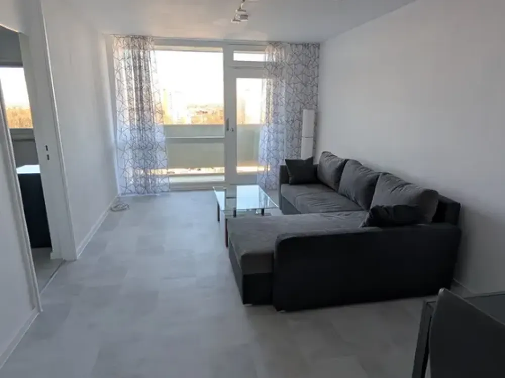 Wohnung im 12. Stock, Traumhafte Aussicht über München- möblierte sanierte 2,5-Zimmer mit Balkon