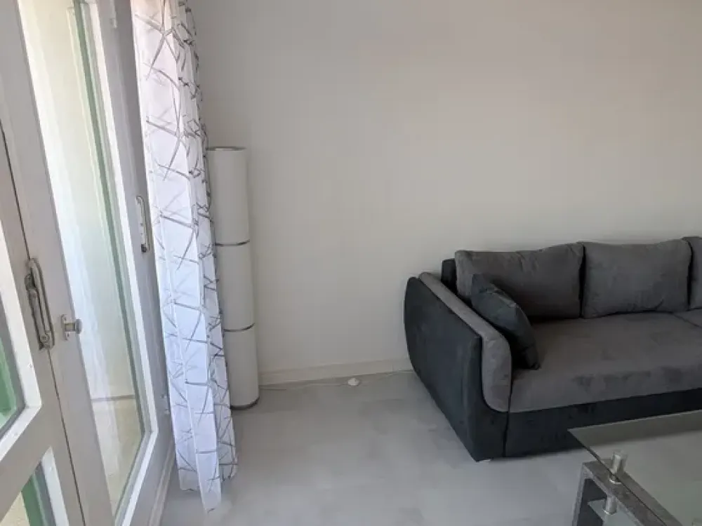 Wohnung im 12. Stock, Traumhafte Aussicht über München- möblierte sanierte 2,5-Zimmer mit Balkon