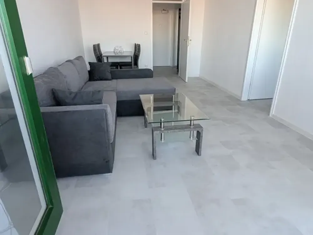 Wohnung im 12. Stock, Traumhafte Aussicht über München- möblierte sanierte 2,5-Zimmer mit Balkon