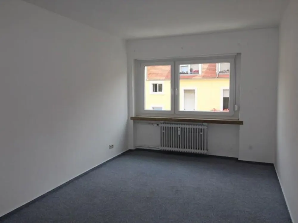 Living in Weststadt 3 rooms on the 3rd floor with elevator and balcony