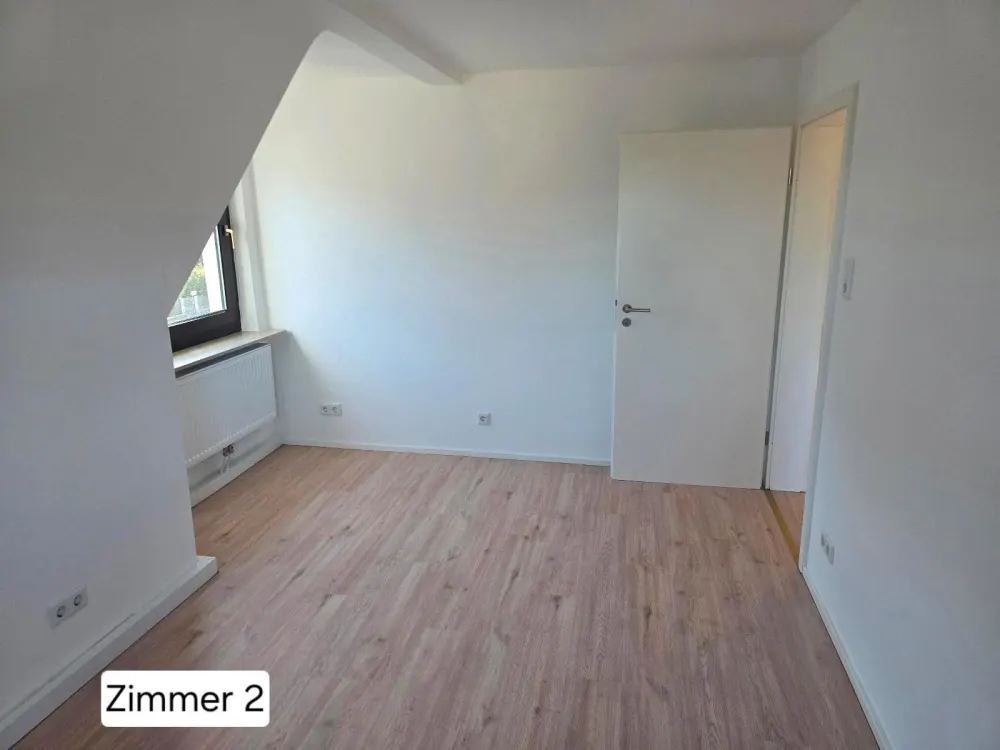 3-room apartment freshly renovated (also WG possible)
