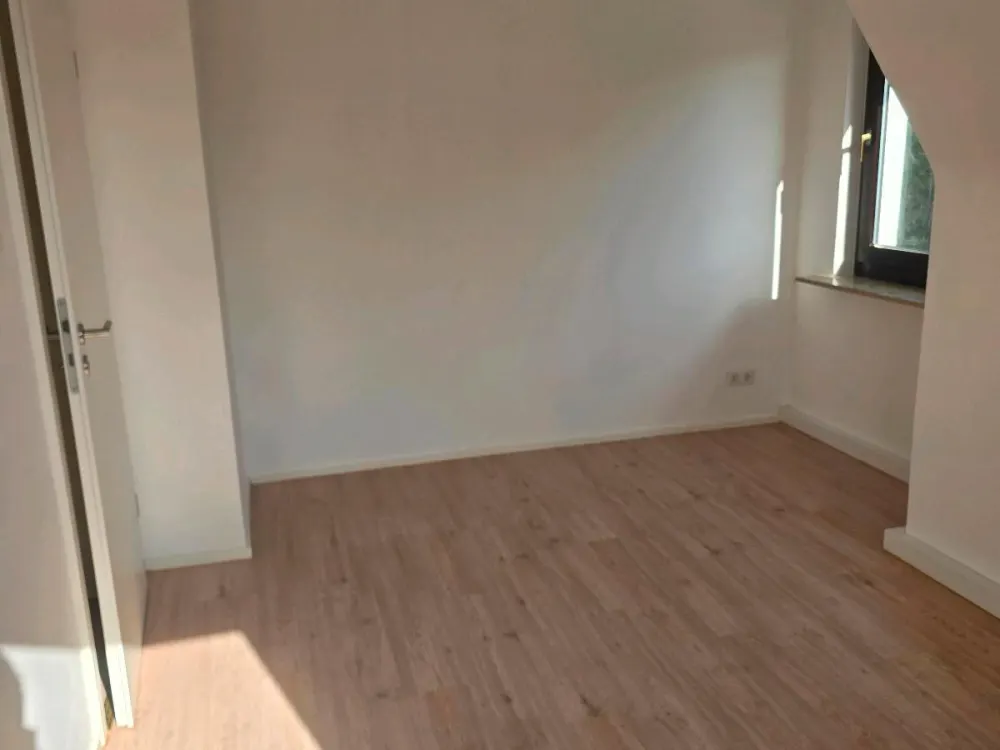 3-room apartment freshly renovated (also WG possible)