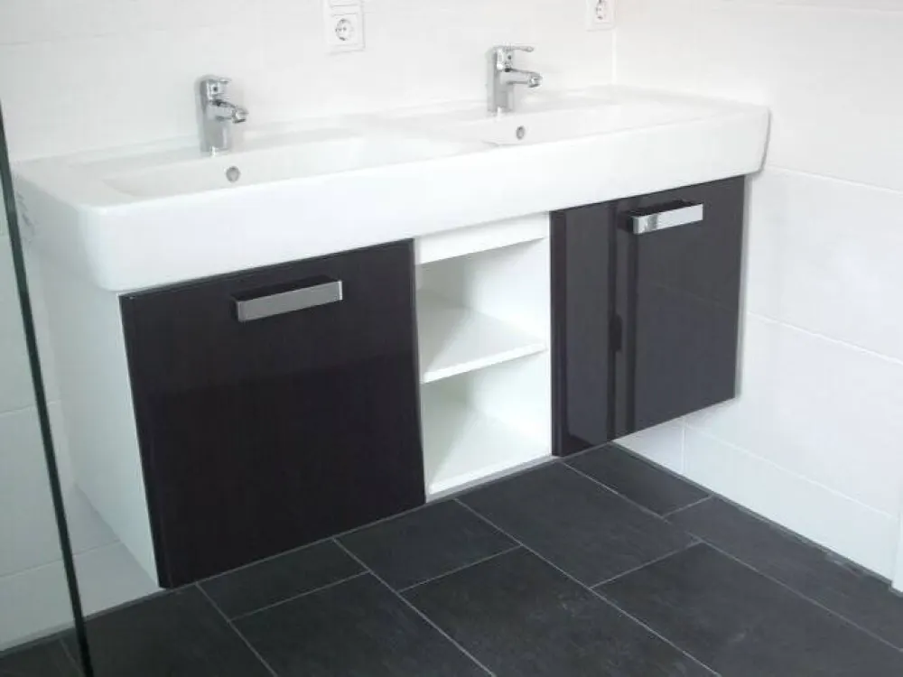 PENTHOUSE 3 1/2 rooms, for high demands, modern, many extras, top-quality fitted kitchen, real wood parquet, underfloor heating, underground parking, central location, rental from private owner!