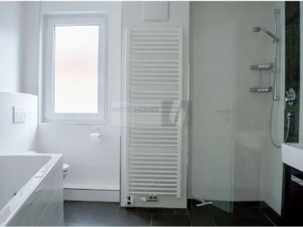 PENTHOUSE 3 1/2 rooms, for high demands, modern, many extras, top-quality fitted kitchen, real wood parquet, underfloor heating, underground parking, central location, rental from private owner!
