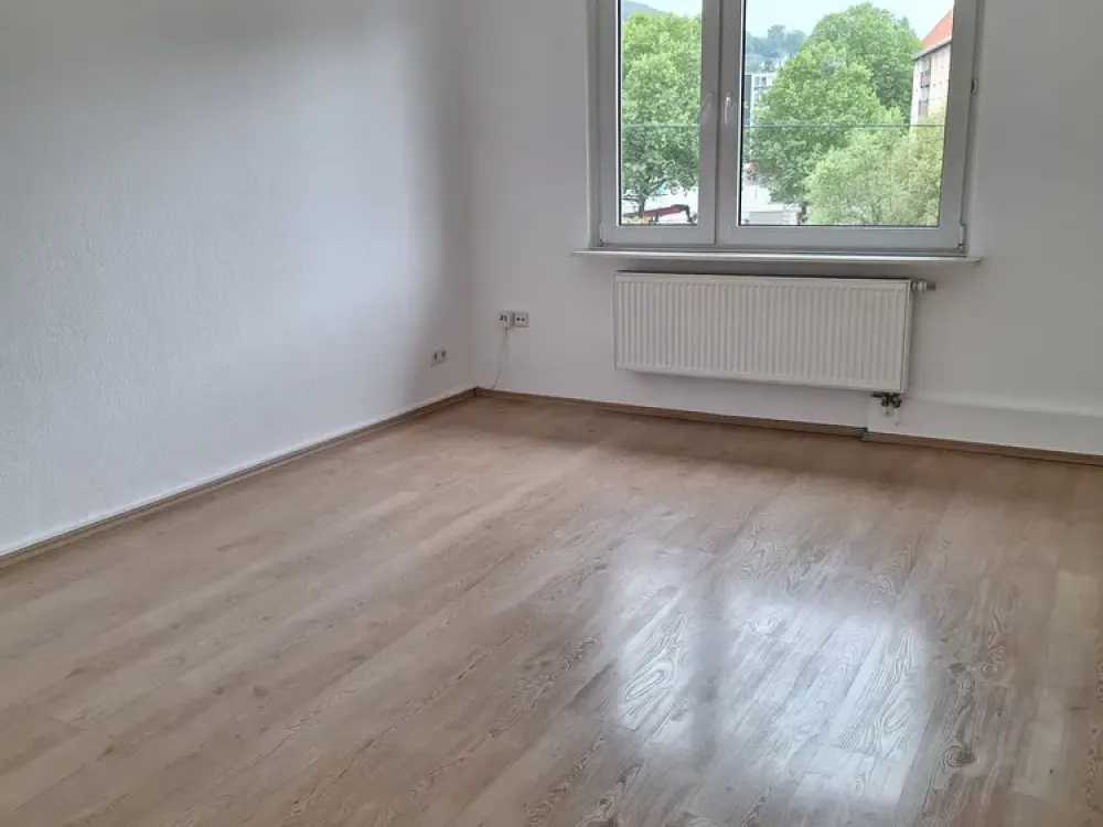 Top Renovated 2-Room Apartment with Balcony