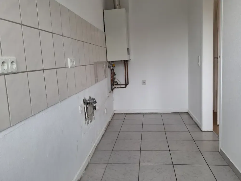 Top Renovated 2-Room Apartment with Balcony