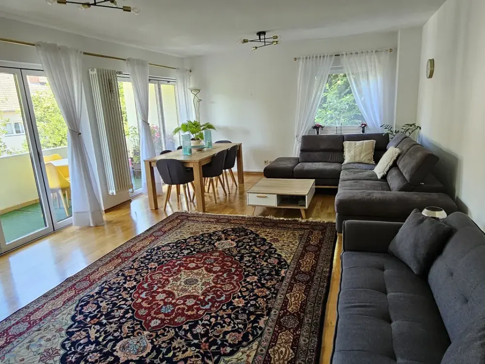 Bright and Spacious 4-Room Apartment in Saarbrücken, Fantastic Location in Sankt Arnual