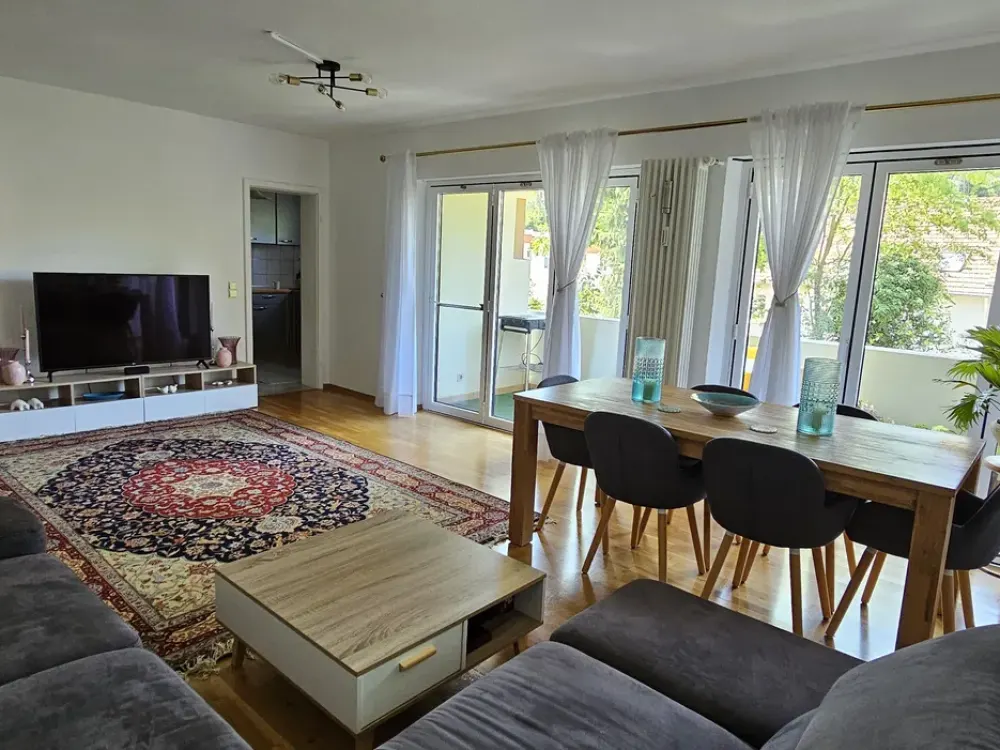 Bright and Spacious 4-Room Apartment in Saarbrücken, Fantastic Location in Sankt Arnual