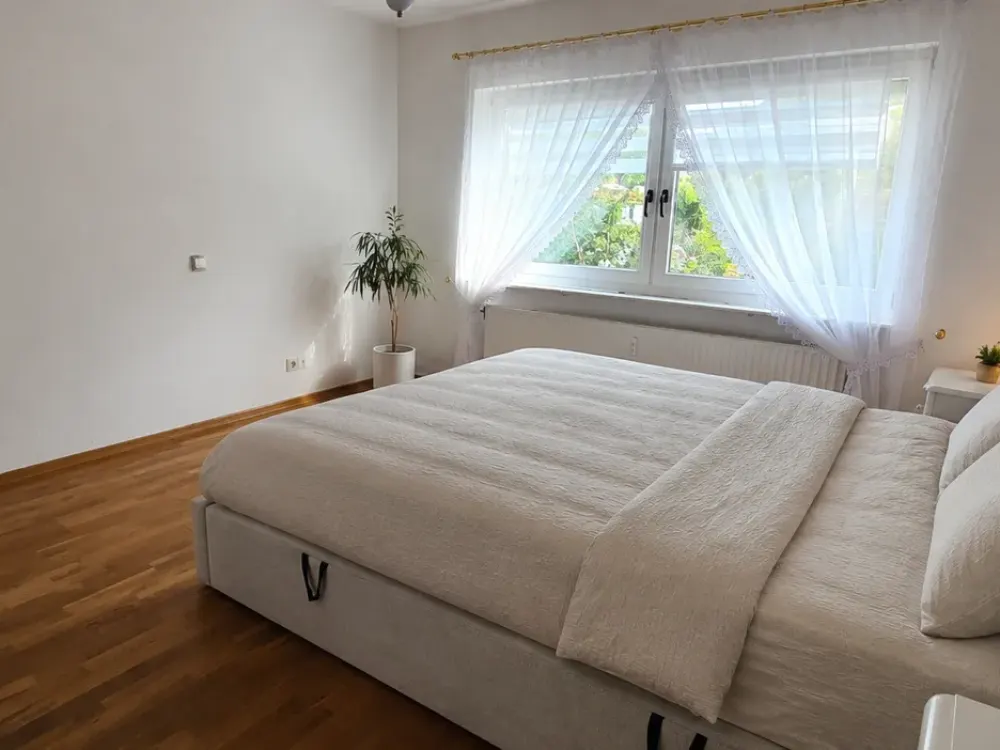 Bright and Spacious 4-Room Apartment in Saarbrücken, Fantastic Location in Sankt Arnual