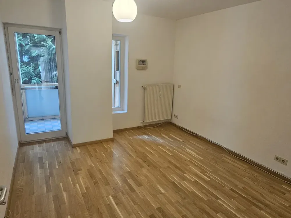 Bright and Spacious 4-Room Apartment in Saarbrücken, Fantastic Location in Sankt Arnual