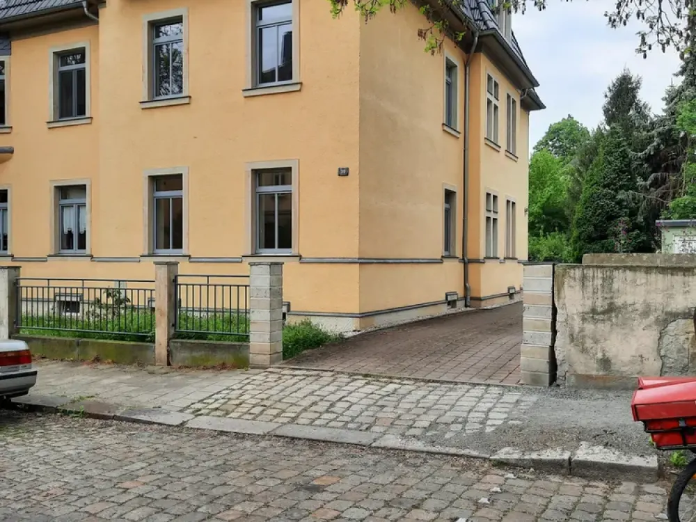 Large bright 3-room apartment