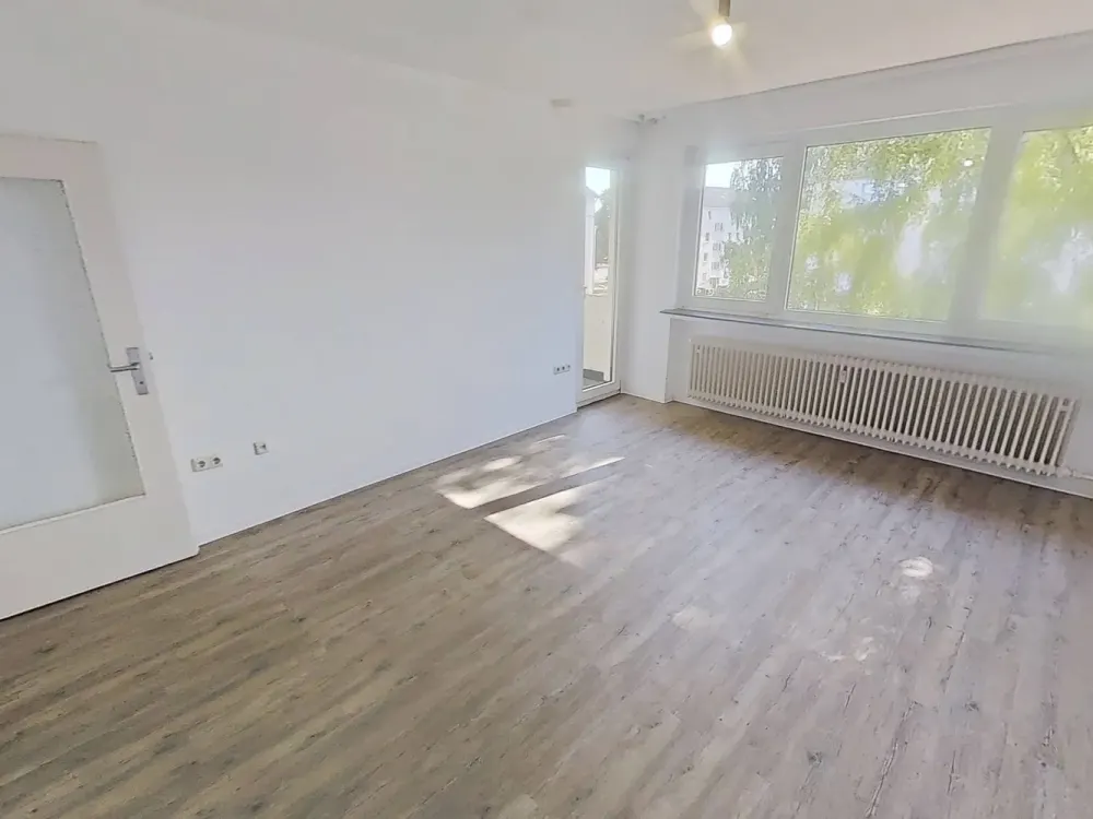 Modern 3-Room Apartment with LOGGIA and Daylight Bathroom