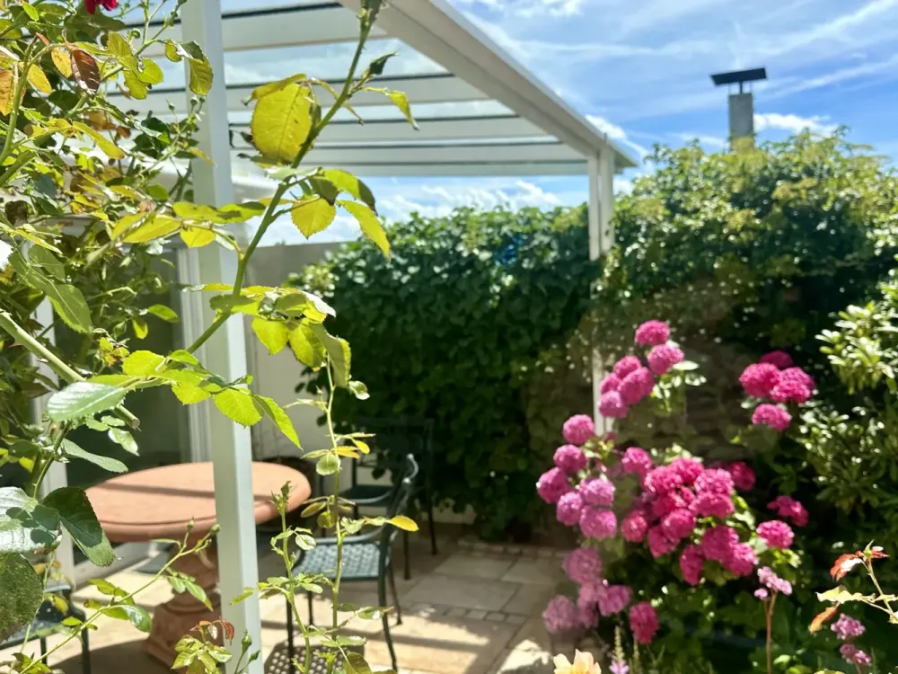 Quiet Apartment with Atrium Garden in Stuttgart-Riedenberg