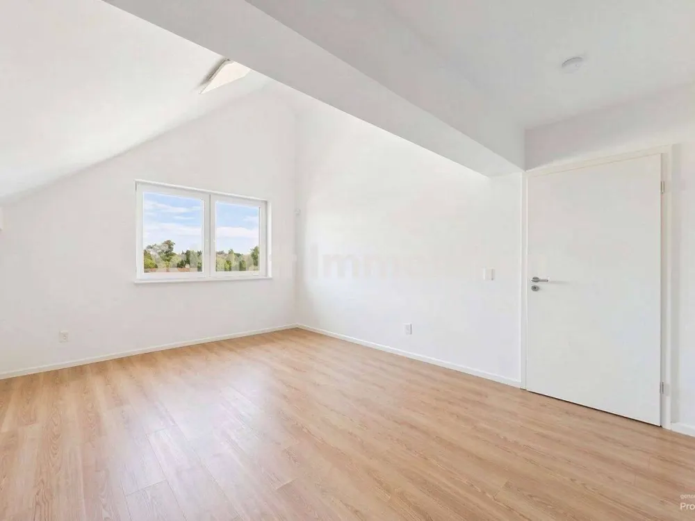 Moderne 3-Zimmer-Dachgeschosswohnung in Frankfurt-Goldstein