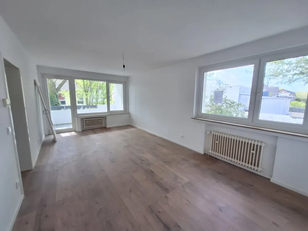 Beautiful 3-Room Apartment with Balcony, Newly Renovated