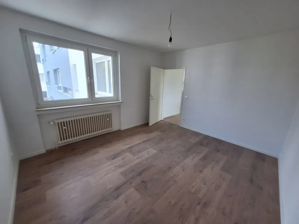 Beautiful 3-Room Apartment with Balcony, Newly Renovated