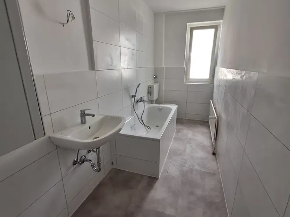 Beautiful 3-Room Apartment with Balcony, Newly Renovated