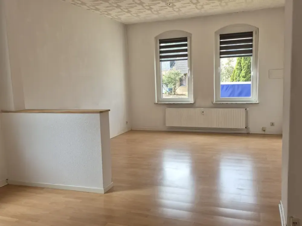 Bright 2-Room Apartment, 63m², Raised Ground Floor