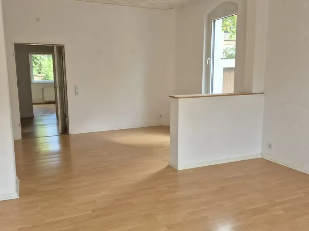 Bright 2-Room Apartment, 63m², Raised Ground Floor