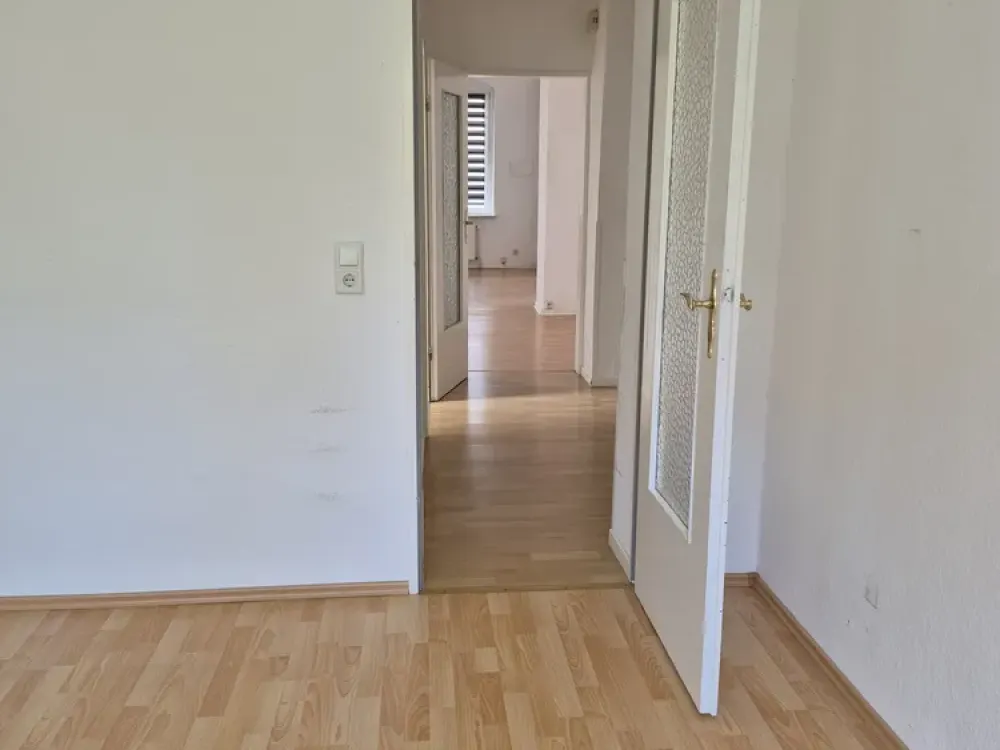 Bright 2-Room Apartment, 63m², Raised Ground Floor