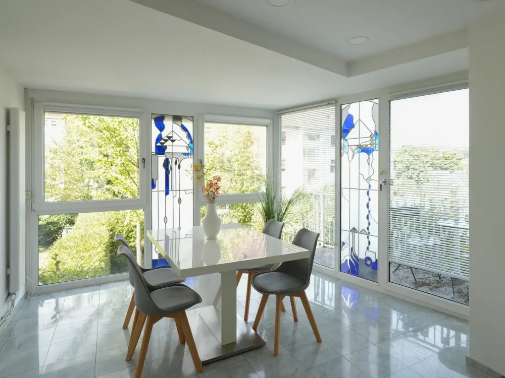Stylish Fully Furnished 2-Room Apartment with Winter Garden and Balcony