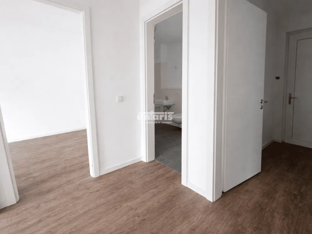 antaris Immobilien GmbH **Großzügige 3-Raum-Wohnung mit Balkon und Bad**