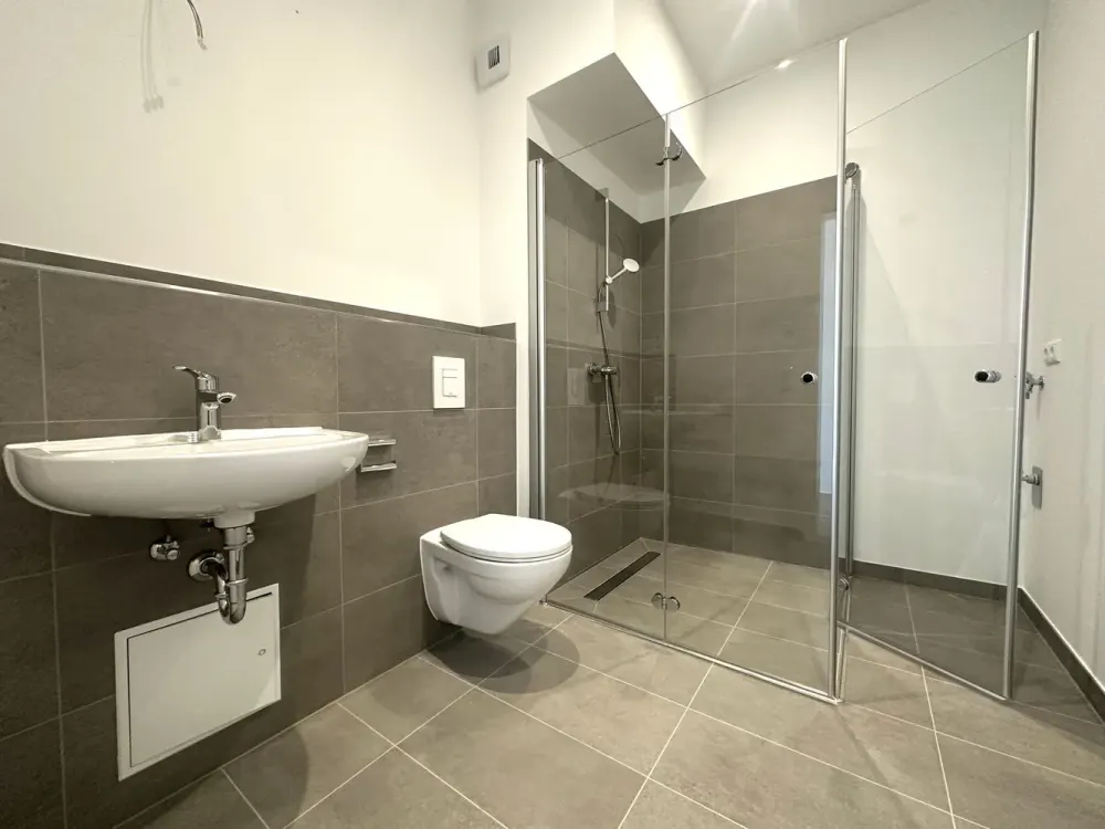 2 Rooms | Roof Terrace | Renovated Old Building, Living in Zentrum-Ost | Optional with Fitted Kitchen