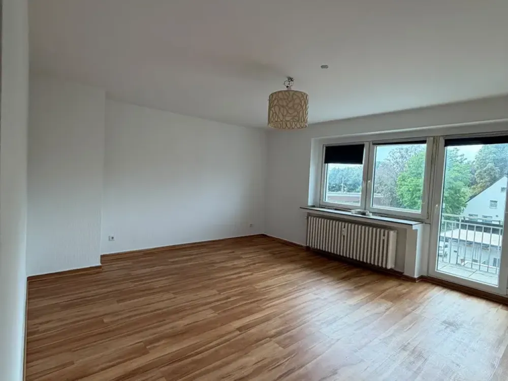 Bright 2-Room Apartment with approx. 65 m² and Parking Space in the Courtyard