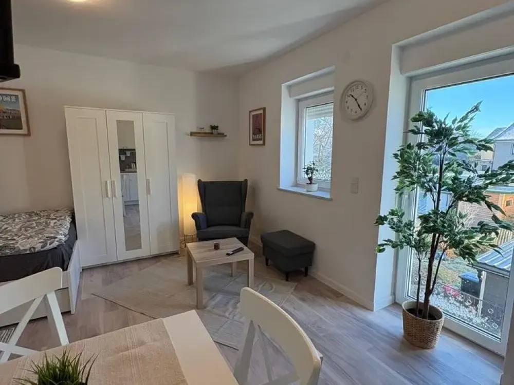 27338 HomeCompany Dresden Furnished Studio Apartment in Dresden-Weixdorf max. 2/15 Pers...