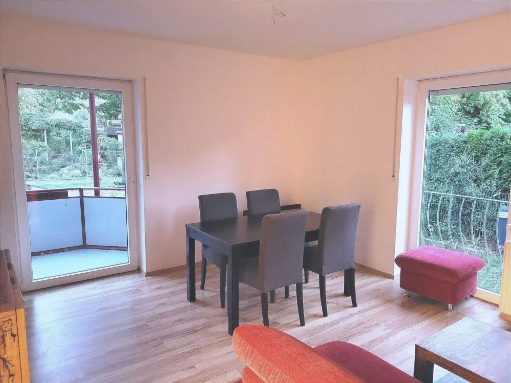 Move in and done! - Part-furnished apartment with fitted kitchen and balcony in idyllic quiet