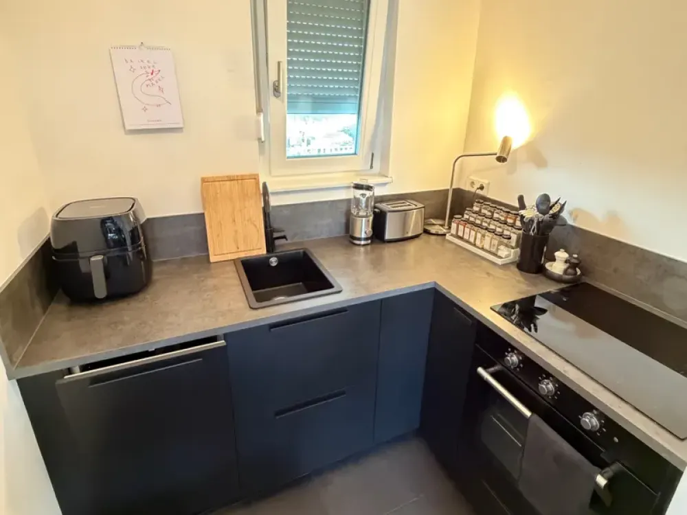 Modern 2-Room Apartment in Quiet Area - Takeover of Fitted Kitchen Possible