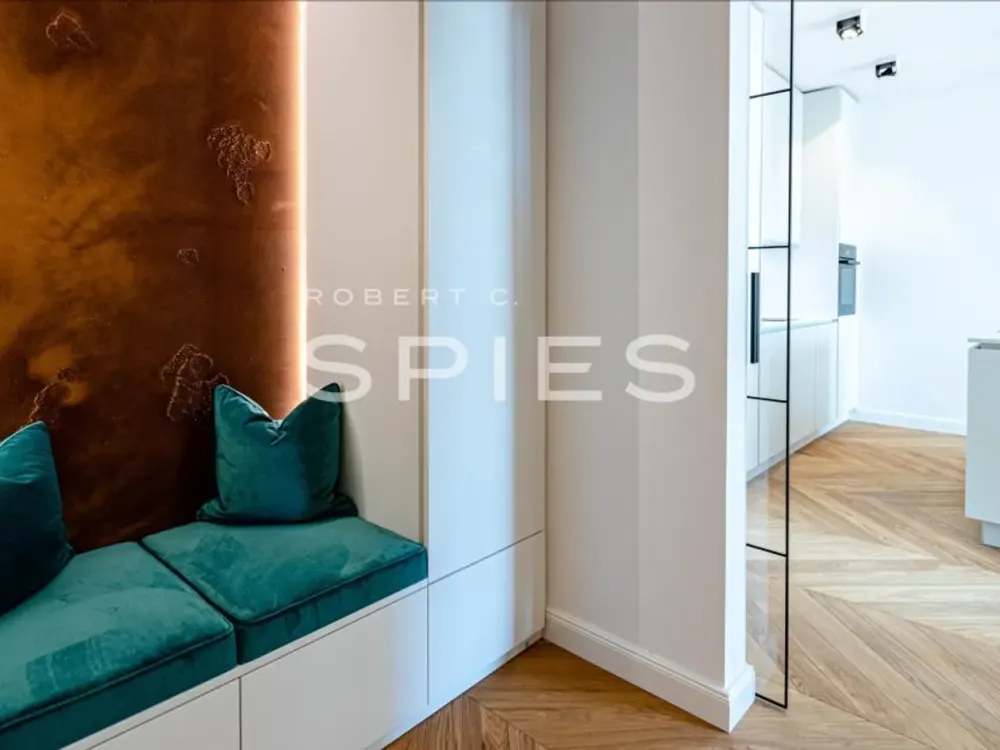 First-class 3-room apartment with exclusive fittings & 2 balconies