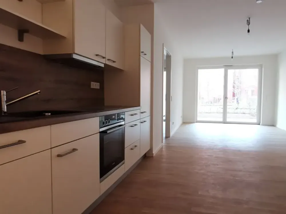 Like-new with fitted kitchen and garden: stylish 2-room ground floor apartment. Westbahnhof 2 minutes on foot