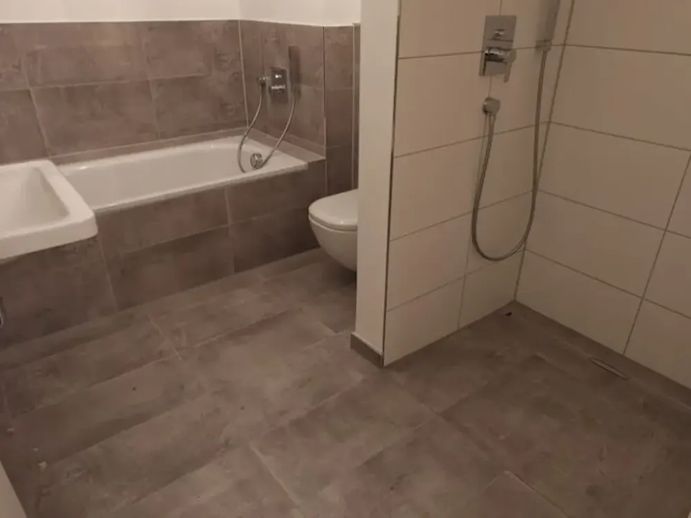 Neuwertige mit EBK und Garten: stilvolle 2-Zimmer-EG. Westbahnhof 2 Minute zu Fuß