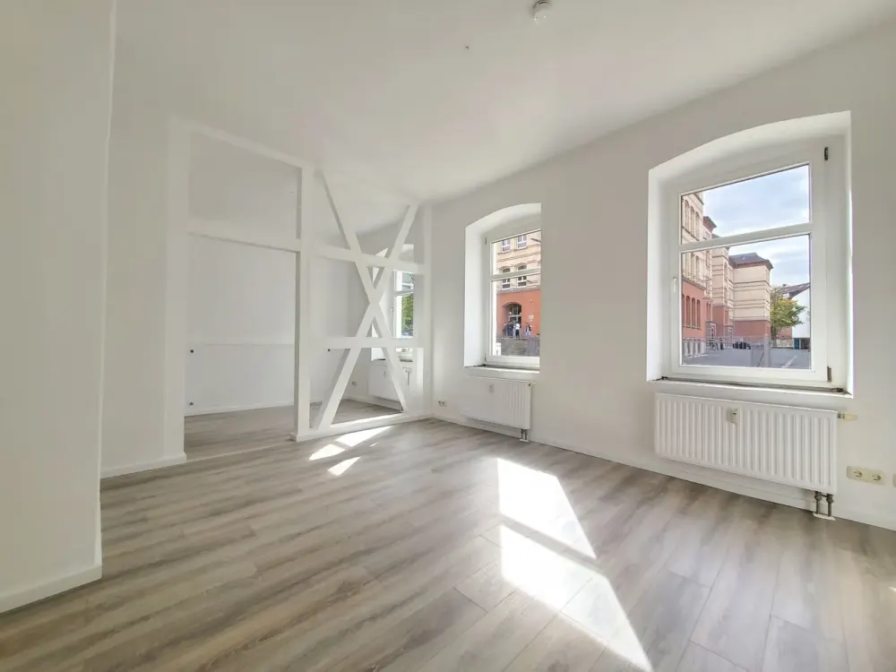 First Occupancy - Spacious 3-Room Apartment with Separate Kitchen and Daylight Bathroom in Central Location!
