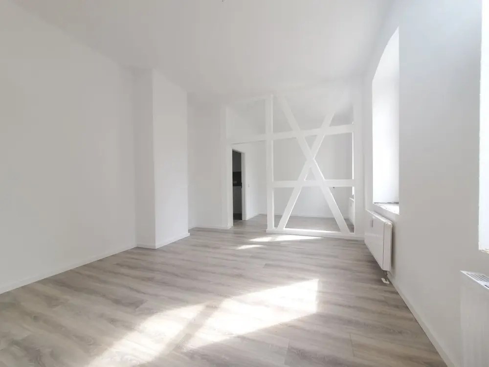 First Occupancy - Spacious 3-Room Apartment with Separate Kitchen and Daylight Bathroom in Central Location!