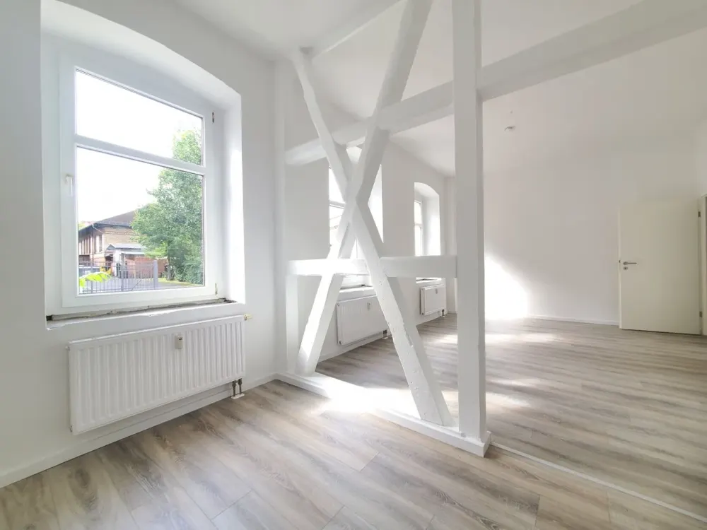 First Occupancy - Spacious 3-Room Apartment with Separate Kitchen and Daylight Bathroom in Central Location!