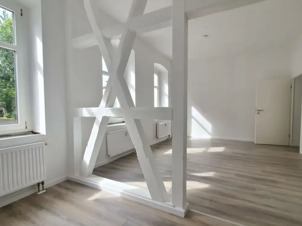 First Occupancy - Spacious 3-Room Apartment with Separate Kitchen and Daylight Bathroom in Central Location!