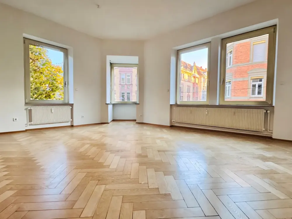 Newly Renovated 4-Room Apartment for Rent at Marienplatz