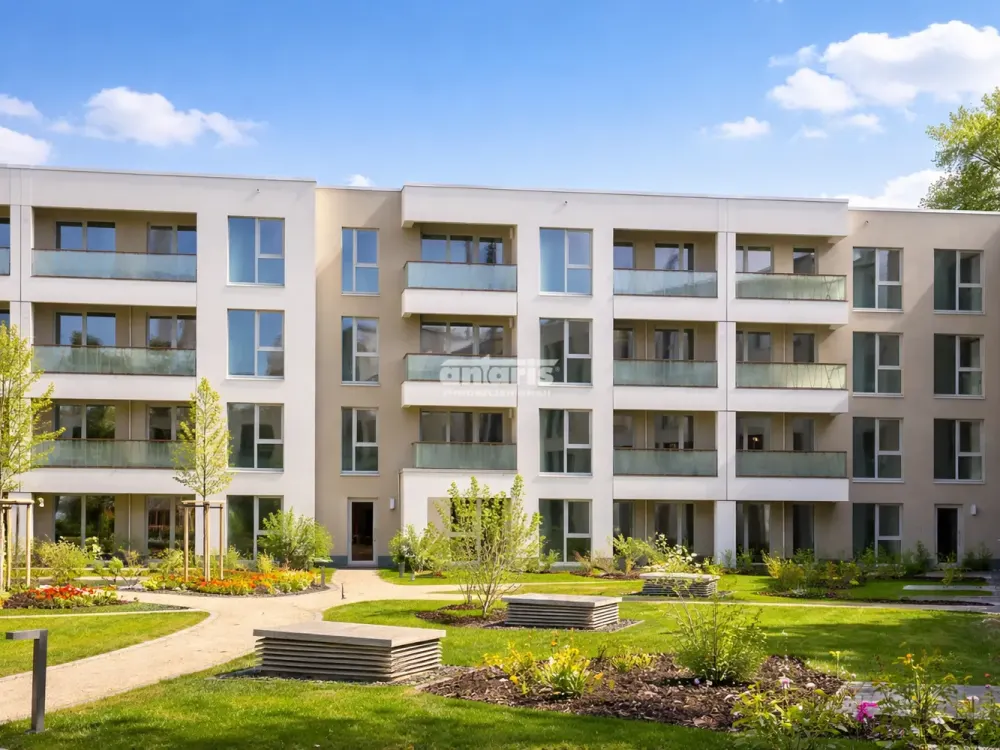 Spacious 3-Room Apartment with Balcony and Bathroom