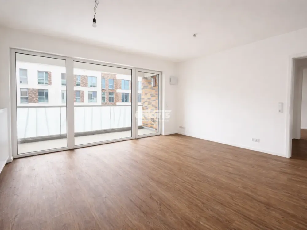 Spacious 3-Room Apartment with Balcony and Bathroom