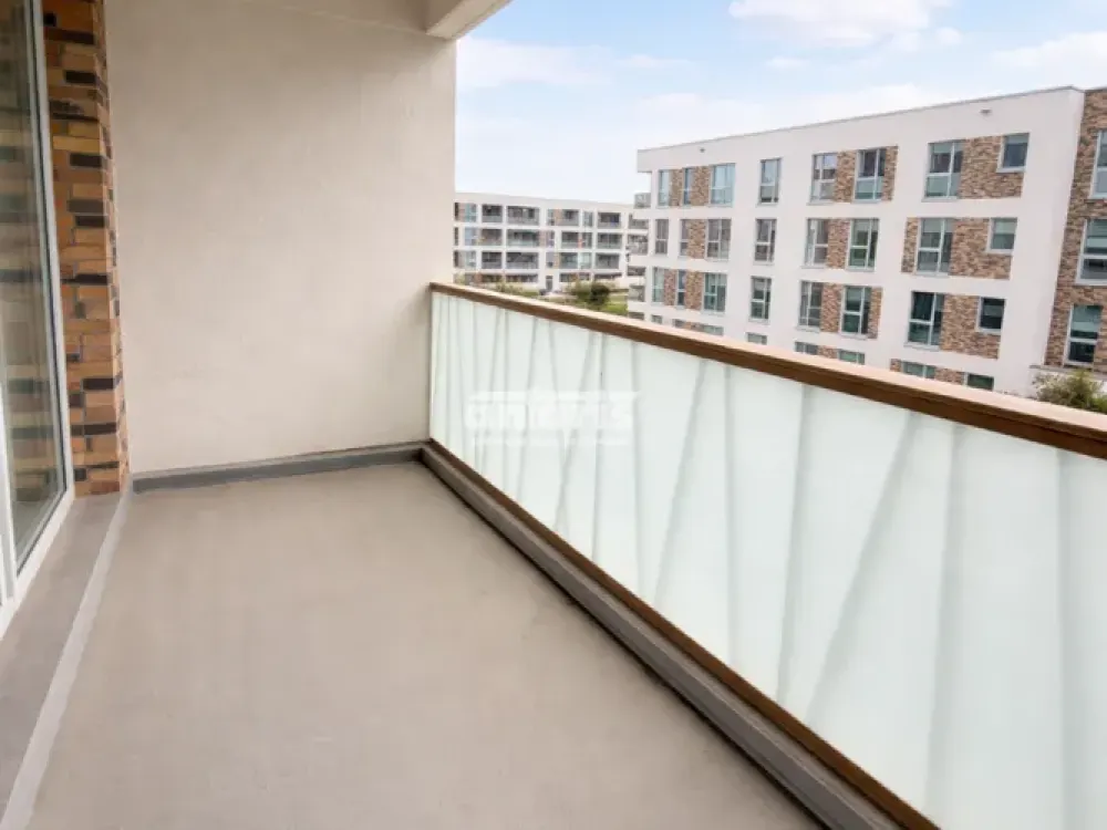 Spacious 3-Room Apartment with Balcony and Bathroom