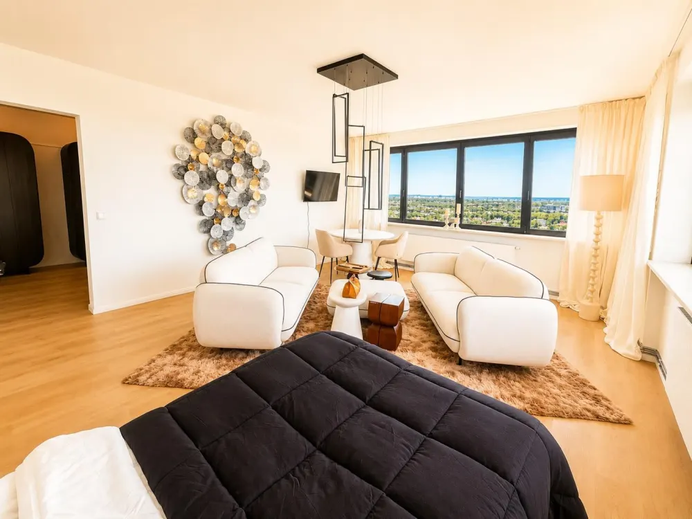 Fully furnished high-rise residence, 29th floor, panoramic views over Hamburg