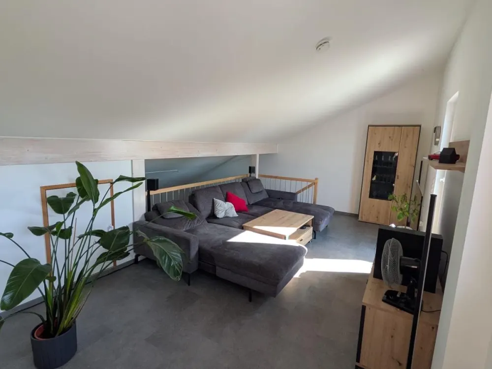 2-room 88sqm apartment. Kitchen Garage Roof terrace on 1st floor from 01.11. AVAILABLE