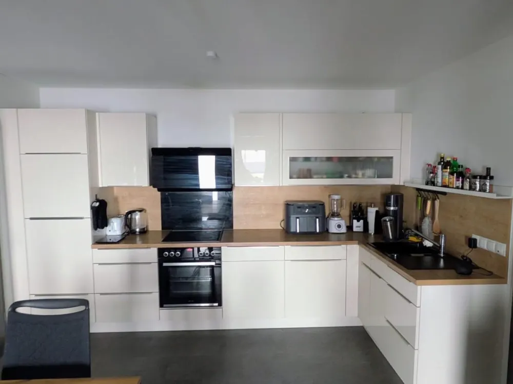 2-room 88sqm apartment. Kitchen Garage Roof terrace on 1st floor from 01.11. AVAILABLE