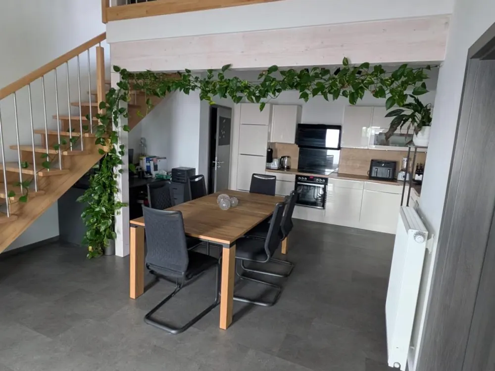 2-room 88sqm apartment. Kitchen Garage Roof terrace on 1st floor from 01.11. AVAILABLE