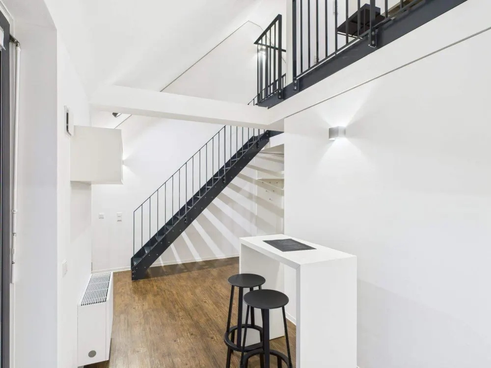 DIE ZIMMEREI | All-inclusive Rent: Maisonette Apartment with Balcony - Ideal for Young Professionals | XL Unit